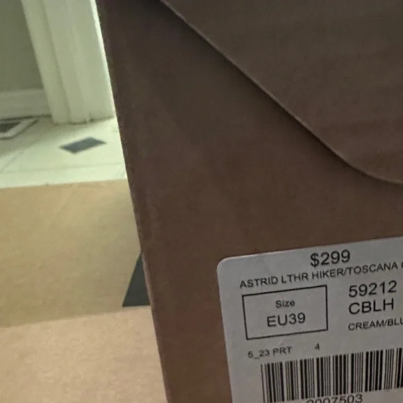 Women's White faux Fur-Trimmed Boots by Overland - Picture 3 of 5